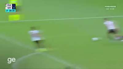 Lance do Arias que gerou muita discussão no twitter se foi penalti ou não.