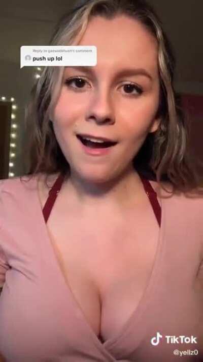 Yellz0 doing a pushup