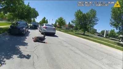 Crazy hatchet wielding man attacks a lone officer in the middle of a traffic stop