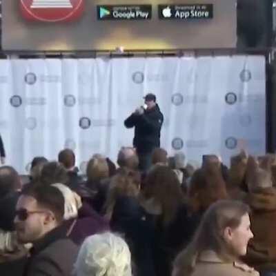 FVD stijgt ietsjes in de peilingen 🤣🇳🇱🚀