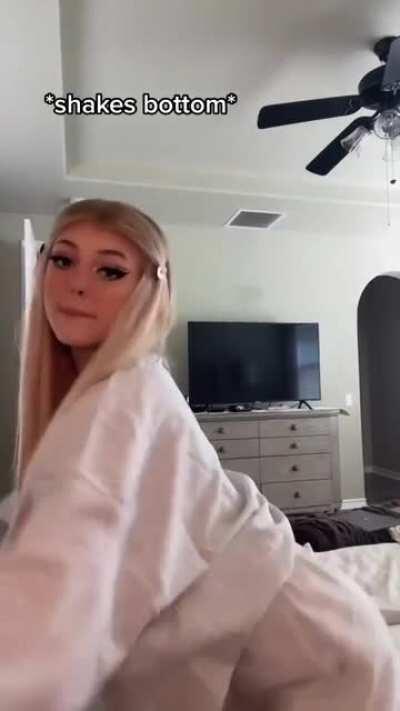 twerking in her fav sweats