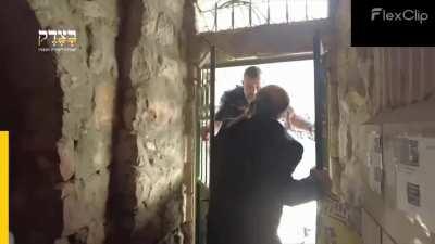 Israeli Police beat up anti-Zionist Jews for supporting Palestinians in Jerusalem