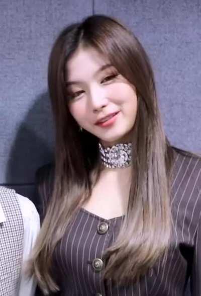 201210 - Sana's attention