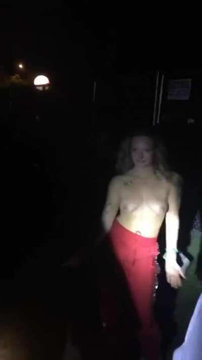 Hey T, lets see those disco tits. [Taken feom her Instagram story]