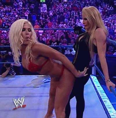 Torrie Wilson trying to seduce Sable 🔥