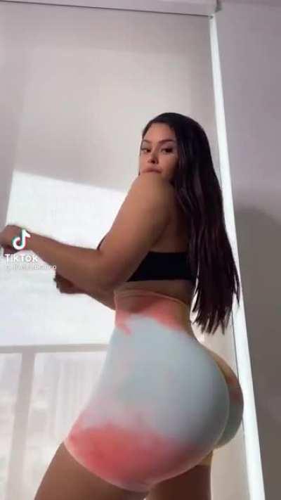 Huge Ballons😱🍑