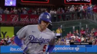 [Highlight] [Highlight] Freddie Freeman goes back-to-back with Betts to tie the game at 4 in the 7th, his 12th home run of the year