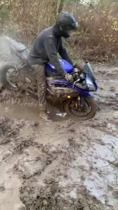 Poor bike Yamaha r6 deserves a better owner