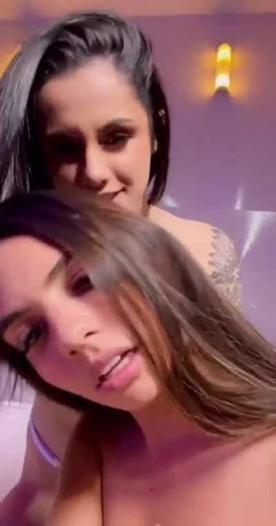 Compartilho packs Lets Gabs, MC Mirella, Anitta, Nicks Vieira, Ayarla Souza, Viih Jorge, Grazi Mourão, Sabrina di martini, Mariana Ladeiras etc... Só deixar o zap