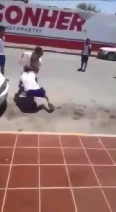 Fight at the car wash between child slaves over who gets to eat😳