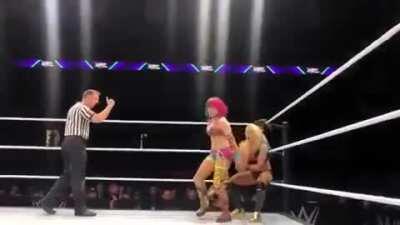 Mandy Rose wasn’t ready for Asuka’s ass