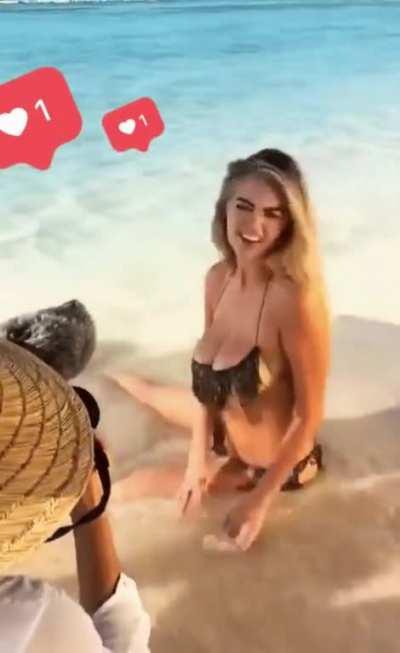 Bikini - GIF