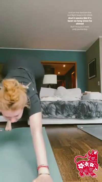 Sie macht das doch extra