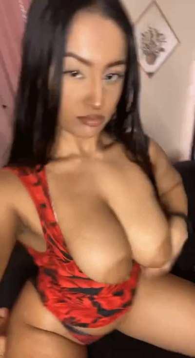 this saggy boobs wants to bounce on your face.