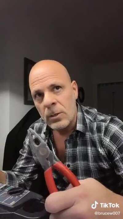 Ahora sí que lo vi todo... Un doble de Bruce Willis homenajeando a Ricardo Darin en Un Cuento Chino