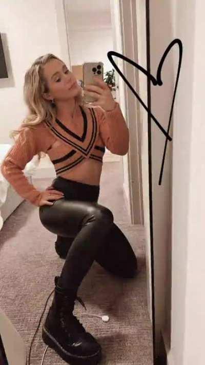 Rockin leather pants like a boss.