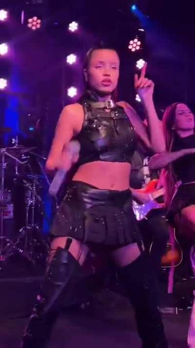 Se mueve tan rico.. que perra 🔥