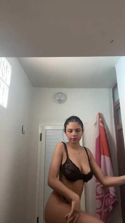 I'm home alone.. please cum over