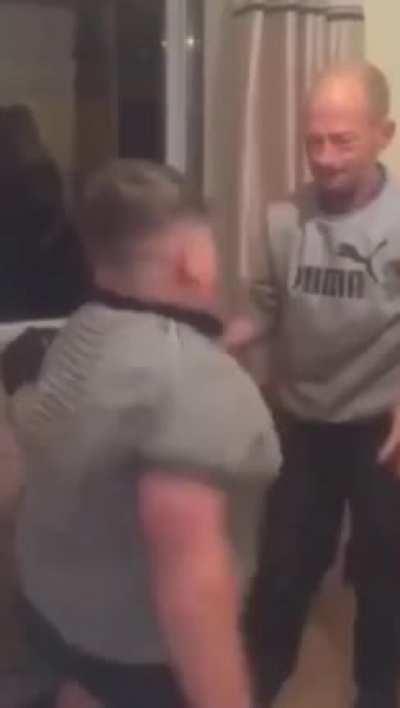 👊😱😭🥊🤯🪑