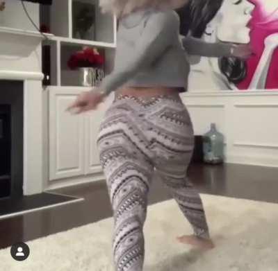 HOT: Mimi tells Trolls to kiss her ass