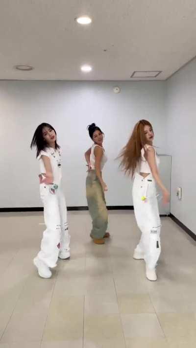 230827 TikTok Update - Jihyo’s Killin’ Me Good Challenge with ITZY Yeji & Ryujin