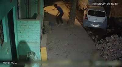 Man repeatedly stabs girlfriend. Bystanders watching and walking past without helping.