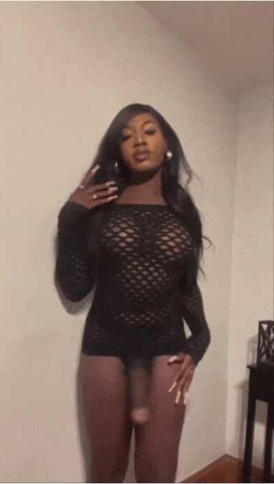 ts gigi 🤎🖤🤎 swing that cock 🍆🍆🍆