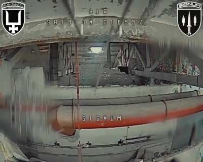 Ukrainian fiber-optic FPV drone skillfully flew trough a building to hit a hidden Russian tank. SIGNUM Battalion, Lyman-Siversk direction. 23.10.2025