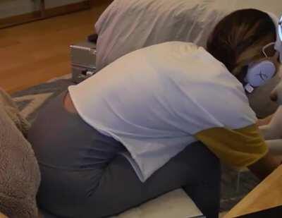 Valkyrae bending over