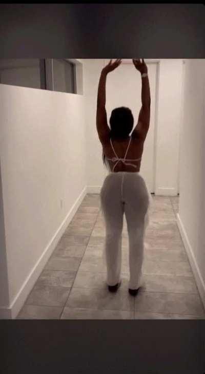 r/tinkaabellaaa to here it 👏