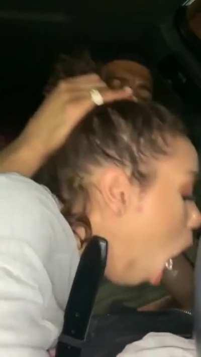 Lightskin giving good car head troya C