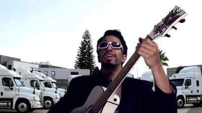 Eu: Renan canta uma música aí!