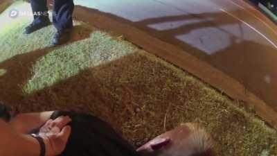 Guy called 911 for help and got murdered by same police he called for help . He wasn't resisting he was trying to stay alive ...