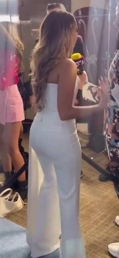 Bubble in white pants 