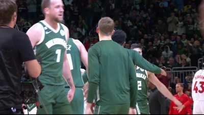 [Highlight] Brook Lopez gets the block on Barnes, Grayson Allen drains the corner three-pointer in transition and the Fiserv Forum erupts!