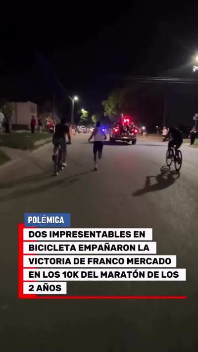 La bronca de la gente después de que dos ciclistas irrumpieran en la pista y escoltaran al ganador de La Maratón de los 2 años