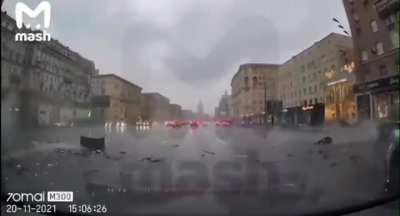 G82 M4 flies into oncoming traffic. Driver and passenger dead.