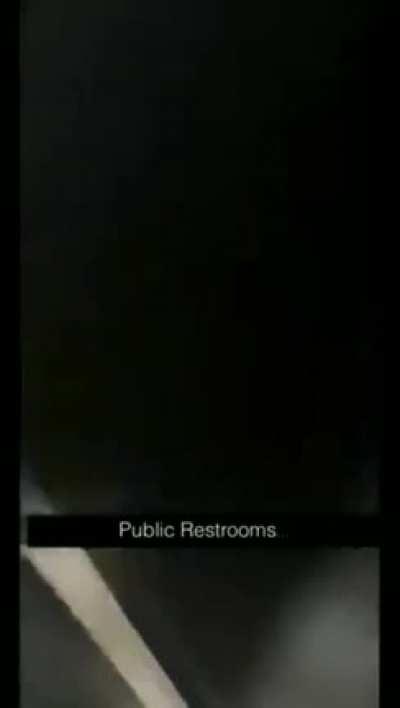 Fan promedio de K-ON cada vez que hay pelea por cual es el mejor anime del momento