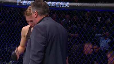 Irene Aldana knocks out Ketlen Vieira with a clean left hook.