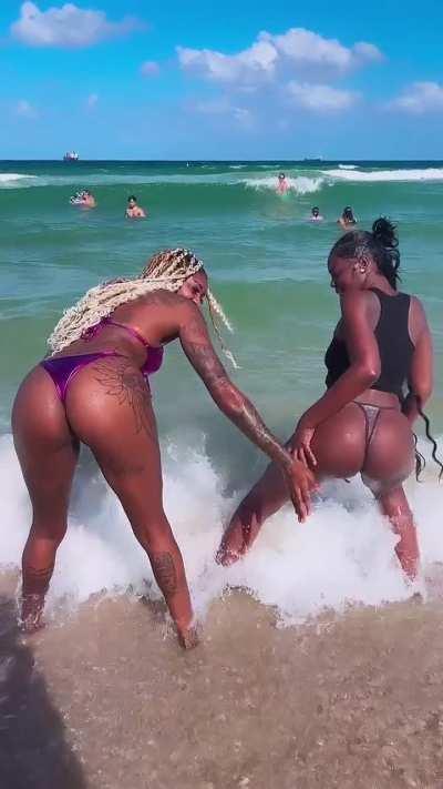 Booties on the beach @jusxxt_larrisha