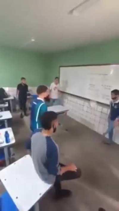 ele agindo como se nada tivesse acontecido