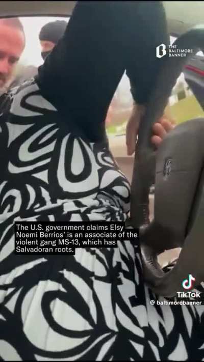 ICE smashes window to apprehend a women in front of her daughter