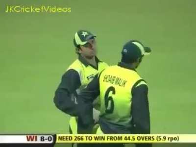 WHO IS JONTY RHODES?