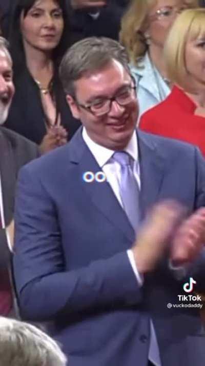 But she's looking at you uuu uuu uuuu uuuu uu