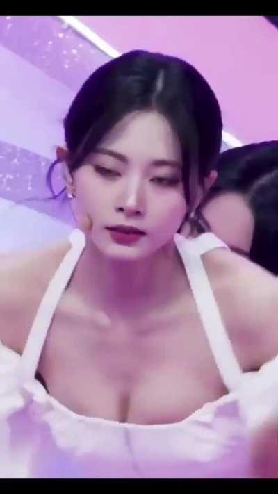 TWICE - Tzuyu 🍈🍈