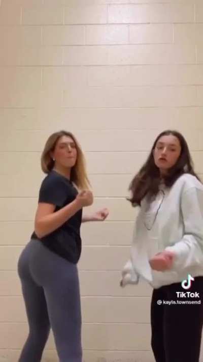 Slowmo of that beautiful ass