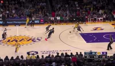 [Highlight] LeBron James is the latest victim of Grand Theft Alvarado