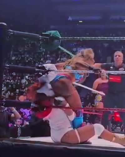 Stinkface Lola Vice in Lady Flammer (otro angulo)