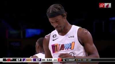 [Highlight] Jimmy Butler hits the impressive And 1!