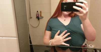 Would you date a curvy redhead?